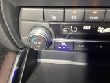 暑い夏の時期にとっても快適なシートベンチレーションを装備!シート内部に取り付けられたファンでシートの表面を換気して、涼しくしてくれます。