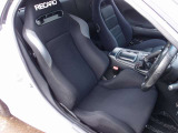 運転席は人気のRECARO製シートに交換済み。切れや目立つような使用感も御座いません。ご希望に応じてBRIDDE製やRECARO製など、好みのモデルに変更も可能です。お気軽にご相談下さいませ