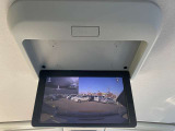 後席モニターがついています。走行中でもTV視聴ができますので後席の方は退屈しませんね