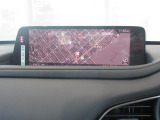 マツダコネクトの10.25インチワイドセンターディスプレイです。『Android Auto』『Apple CarPlay』や独自のコネクテッドサービスに対応したインターフェイスシステムです。