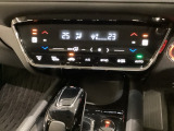 プラズマクラスター付き・オートエアコンがついてます。左右独立で温度設定のできるデュアルオートエアコンです。パネル内のシートヒータースイッチは前席の左右別々に温度設定ができます。