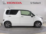 エクステリアデザインでめざしたのは、単なる移動手段としての道具ではなく、愛着を持ってつきあえる感覚のカタチでした。機能的で「さりげなくシンプル」に、こだわった車ですね。