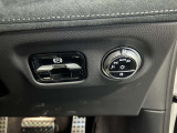 メモリー付きパワーシートが装備されている車両はシートの位置・ドアミラーの角度・ハンドルの位置を3名まで記憶出来ます。