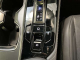 電動パーキングブレーキ&ブレーキホールド☆HOLDスイッチを押しシステムONの状態にしておくことで渋滞や信号待ちなどでブレーキを踏んで停止した時保持してくれる。
