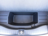 荷室には床下収納もあります。置き傘や洗車用品などを収納すれば、荷室はスッキリです。