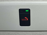 【SOSコール】事故や急病の時にボタンひとつで専門のオペレーターに接続。エアバックが開く事故の時は自動でオペレータに接続してくれます!