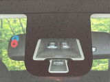 【エマージェンシーブレーキ】走行中に前方の車両等を認識し、衝突しそうな時は警報とブレーキで衝突回避と被害軽減をアシスト。より安全にドライブをお楽しみいただけます。