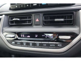 【オートエアコン】一度お好みの温度に設定すれば、車内の温度を検知し風量や温度を自動で調整!