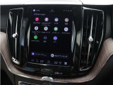 Google搭載のボルボなら、車内にいながら多彩なデジタルライフをお楽しみいただけます。Google Playから必要なアプリをダウンロードして、有意義な移動時間を楽しみましょう。
