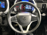 インテリアに合わせたデザインのステアリングは、運転される方のことも考え、運転しやすい形状、大きさです。是非一度、実際に触ってお確かめください。