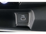 スマートフォンなどの音楽再生が可能なUSB接続ジャック装備車両です♪♪♪