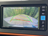 【バックカメラ】駐車時に後方がリアルタイム映像で確認できます。大型商業施設や立体駐車場での駐車時や、夜間のバック時に大活躍!運転スキルに関わらず、今や必須となった装備のひとつです!