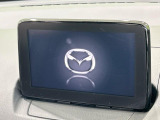 【マツダコネクトナビ】車内の雰囲気にマッチした一体型タイプのナビ。各種車輌設定やBluetooth再生等、様々な機能が楽しめます。直感的なダイヤル操作が可能で、使い勝手も良好です。