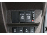 ◆◆両側電動スライドドア!!荷物で手が塞がる時など簡単にドアの開閉が出来ます!何より力いらずで開閉OK!女性やお年寄りにも優しい♪電動機能はOFFにもできますから元気なお子様の駆け出しも安心!