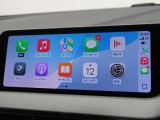 【アップルカープレイ】iPhoneがBMW車両とワイヤレスで接続されます。Apple CarPlayでは、オーディオストリーミングやメッセージングアプリがディスプレイに表示されます。