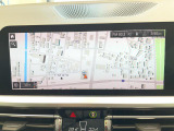 BMWのナビゲーションは操作性も良く、詳細な地図情報と交通状況を見やすく表示し、快適なドライビングをサポートしながら目的地までナビゲートします。
