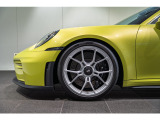 20/21インチ 911GT3鍛造アルミニウム製軽量ホイール搭載です。