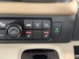 【シートヒーター(運転席・助手席)】シートを素早く温め、冬場でも快適にお使いいただけます。