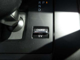 EVモードとCHARGEモード切替スイッチを装備。シーンに応じた走行モードを選択でき、Rotary-EVならではの使い方を楽しめる仕様です。
