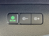 【eコンスイッチ】低燃費運転をサポートするECONモード。スイッチをONすると、エンジンやトランスミッション、A/Cなどを協調制御し、燃費の向上に貢献。エコドライブの効果を高めます。