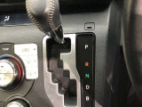 インパネシフトですので足元ひろびろ。運転しやすいですよ。
