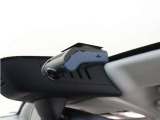 【ボルボ・ドライブレコーダー・360 駐車監視機能付】フロントカメラは水平360&deg;/垂直240&deg;を録画可能。前方/後方において映像を鮮明に録画します。大型バッテリーにより駐車監視用長時間録画にも対応。