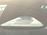 【ホンダセンシング】走行中に前方の車両等を認識し、衝突しそうな時は警報とブレーキで衝突回避と被害軽減をアシスト。より安全にドライブをお楽しみいただけます。
