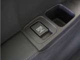 ◆サードシート用アクセサリーソケット◆3列目にも電源を設置。搭乗される方がスマホの充電をしたり、アウトドアのシーンでも活躍いたします!