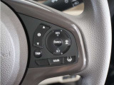 ◆アダプティブクルーズコントロール◆予め設定した車速内でクルマが自動的に加減速。前走車との適切な車間距離を維持しながら追従走行します。【LKAS】車線維持支援システムでステアリング操作を支援。