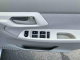 電動格納ドアミラーとパワーウィンドウが標準装備されています♪