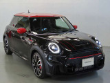 &ldquo;往年のMINIブランドらしさ&rdquo;を感じさせる3Drタイプのトップグレード・JCWが入庫。内外観の雰囲気の良さ、状態の良さからおススメし易いモデルです。