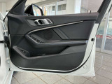 完成度の高いBMW認定中古車は、ご購入後も安心です。また、保証期間中は、365日24時間体制(フリーダイアル)で、万一の故障などの様々なトラブルにも対応いたします。