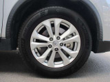 おしゃれは足元から。日産純正のアルミホイールで足元すっきり。タイヤサイズは225/65R17になります