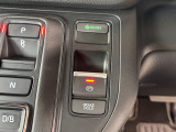 電子制御パーキングブレーキは信号待ちでも便利。いつもより運転がラクになるはずです。