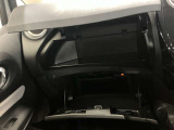 上下に収納があるので、常備しておきたい小物など分けて収納でき、車内をきれいに保てます!