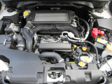 水平対向4気筒1.8L DOHCインタークーラーターボエンジン。