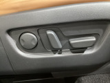 運転席にはパワーシートを装備!シート位置を記憶するメモリー機能付きなのでご夫婦で2名分セットすると便利です♪