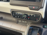運転席助手席シートヒーター、USBジャック、フルオートエアコン
