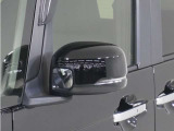 ◆ドアミラーウインカー◆ドアミラーにウインカーを装備しています。対向車に自身の進行方向を合図し安全に運転できます。