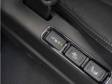 ◆オットマン(電動)◆2列目座席のオットマン・リクライニングは電動で可動します。より便利で快適な仕様になりました。