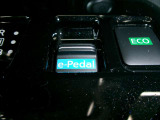 e-Pedalは、アクセルペダルの踏み加減を調整するだけで発進、加速、減速、停止までをコントロールすることができます♪ブレーキランプは減速時と停止時に点灯するので安心です☆