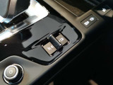 ドライビングモードの切替によりコンフォートモードからECOモード・悪天候時にはレインアイススノーモードにより走行を安定させます。また、ダイナミックモードにするとスポーティーな走行がお楽しみいただけます。