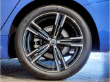 【BMWアロイホイル】軽量かつ強度に拘ったアロイホイル。走行性能ポテンシャルを引き出す設計。車の足元を引き締めてくれる大きなポイントはアロイホイルです。