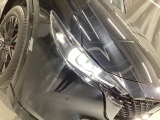 商品改良後のヘッドライトは、LEDを12分割&rarr;20分割とし、夜間の視認性を高め、ドライバーの危険認知をサポートします♪