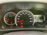 速度計や各種表示がまとまっており、運転に必要な情報を確認しやすい配置です。表示の位置がひと目で把握しやすく、日々の運転を支える見やすいメーターまわりです。