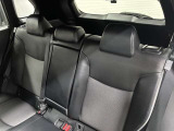 素材の確かさと心地いいフィット感が座った瞬間に伝わってくるシート。運転席も助手席もリラックスしてゆったり座れます。
