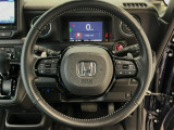 運転にかかわる様々な操作を安全に行えるように視点移動が少なく操作性に配慮されたスイッチ類が凝縮されたコクピットです。