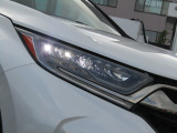■LEDヘッドライト■消費電力は少なく、しっかり明るいLEDヘッドライトです!電球タイプ、ハロゲンのライトよりも長く使えるのが特徴です。従来のオレンジ色に近い光ではなく白く明るく照らします