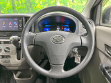 インテリアに合わせたデザインのステアリングは、運転される方のことも考え、運転しやすい形状、大きさです。是非一度、実際に触ってお確かめください。