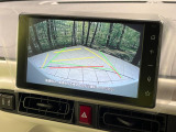 【バックカメラ】駐車時に後方がリアルタイム映像で確認できます。大型商業施設や立体駐車場での駐車時や、夜間のバック時に大活躍!運転スキルに関わらず、今や必須となった装備のひとつです!